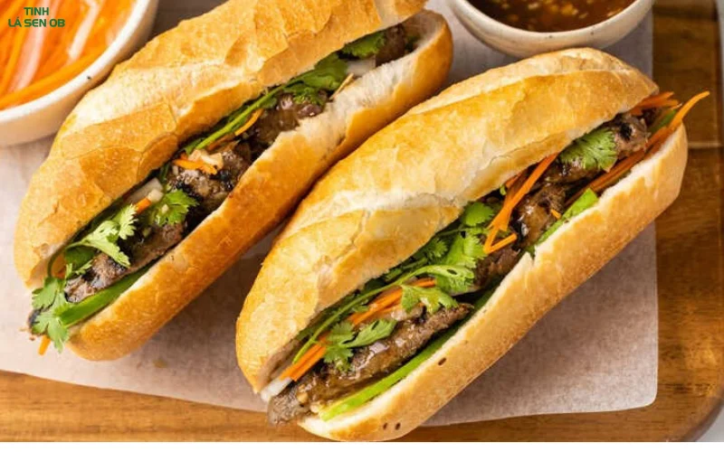 Bánh mì pate cũng chứa nhiều calo khiến bạn mập lên